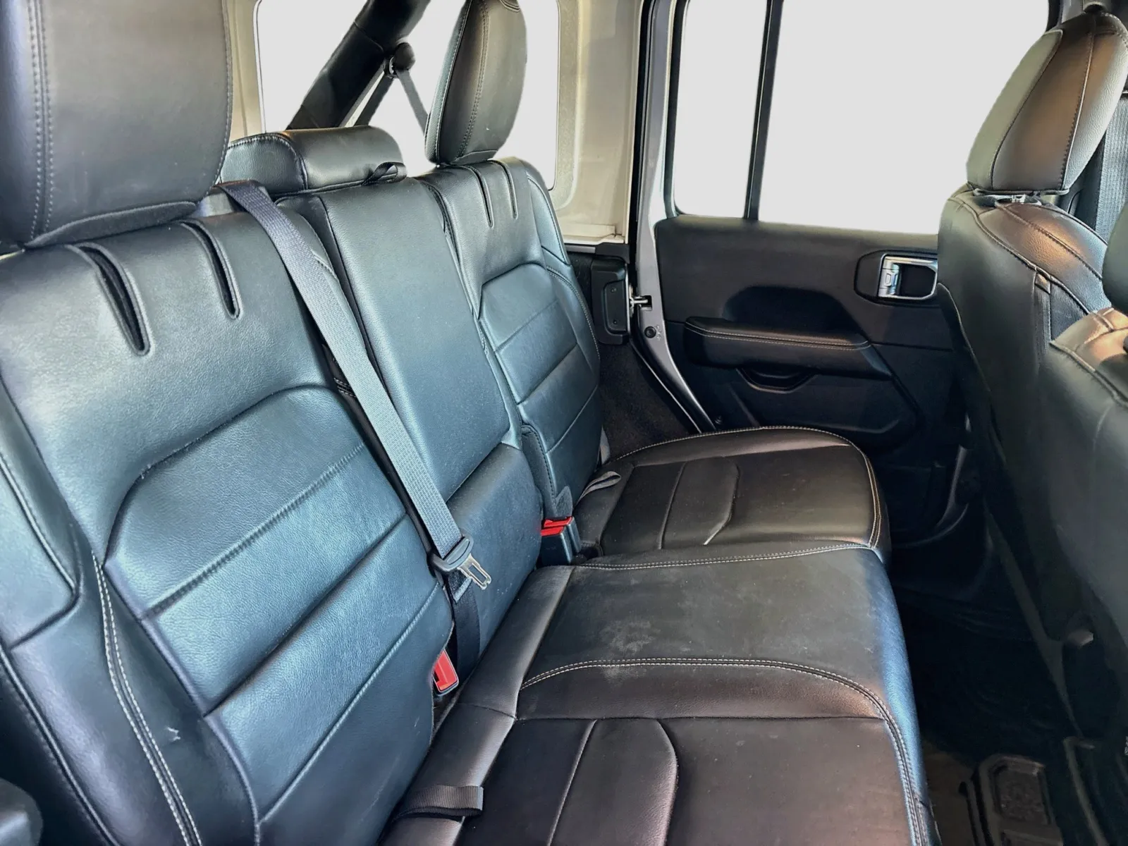 Jeep Wrangler photo 19