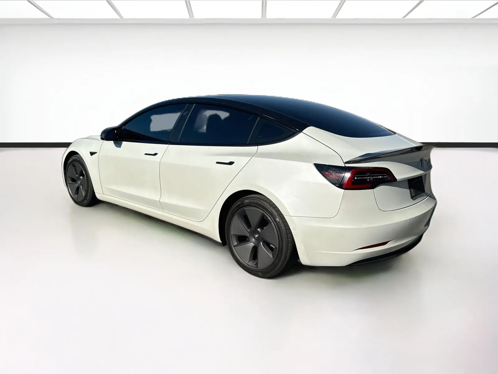 Tesla Model 3 photo 6