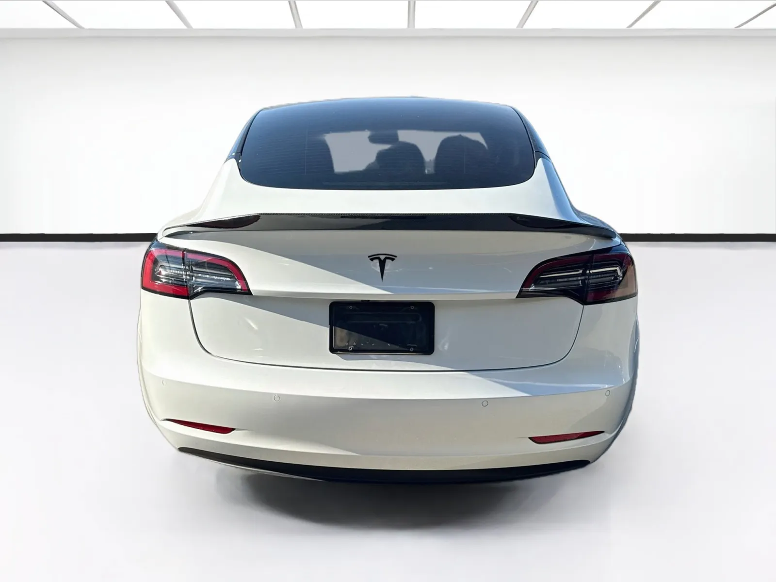 Tesla Model 3 photo 5