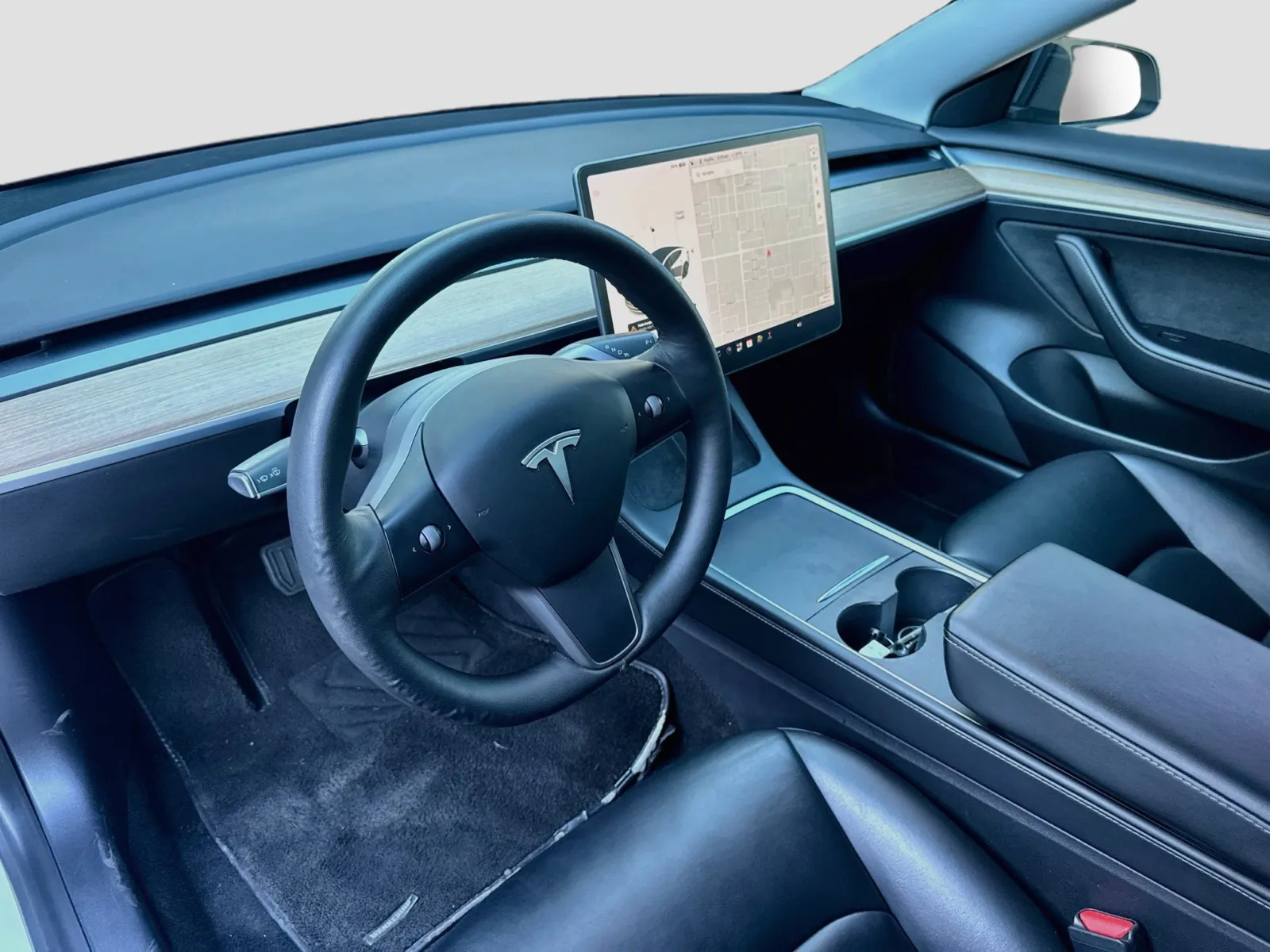 Tesla Model 3 photo 7