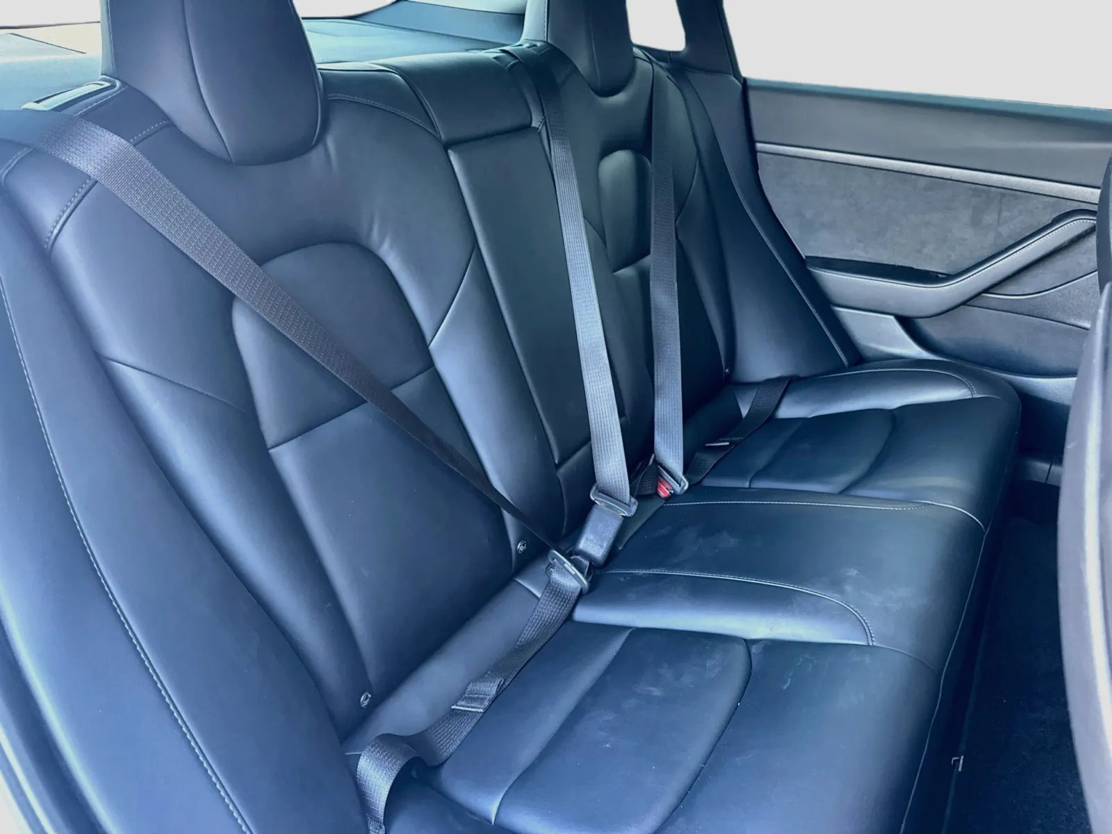 Tesla Model 3 photo 17
