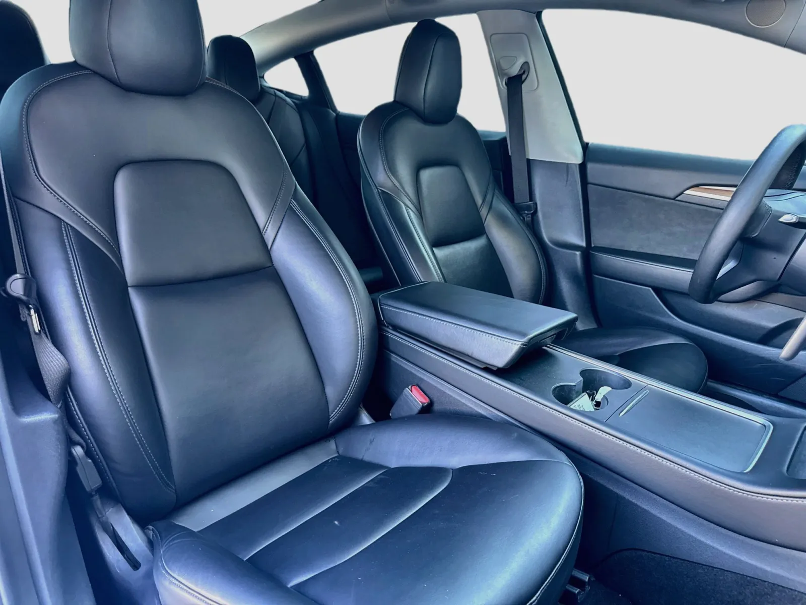 Tesla Model 3 photo 18