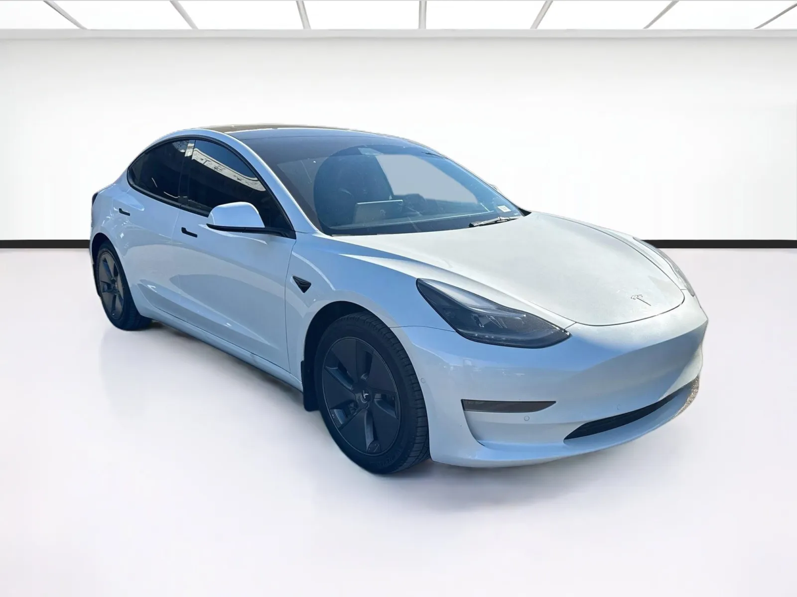 Tesla Model 3 photo 3