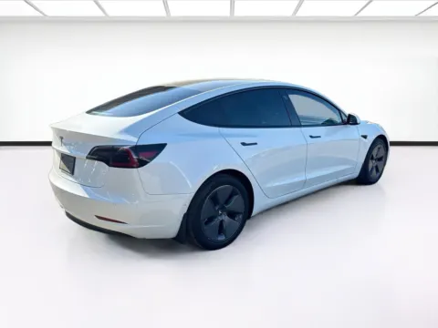 More photos of 2022 Tesla Model 3 at KarGenie, CA