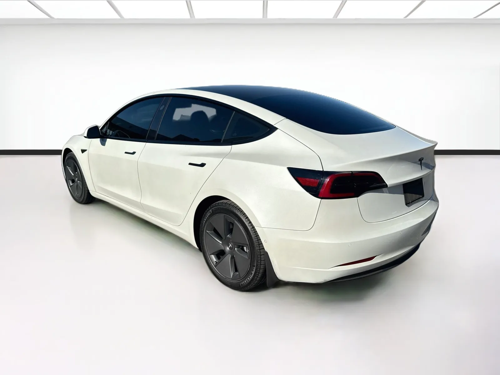 Tesla Model 3 photo 6