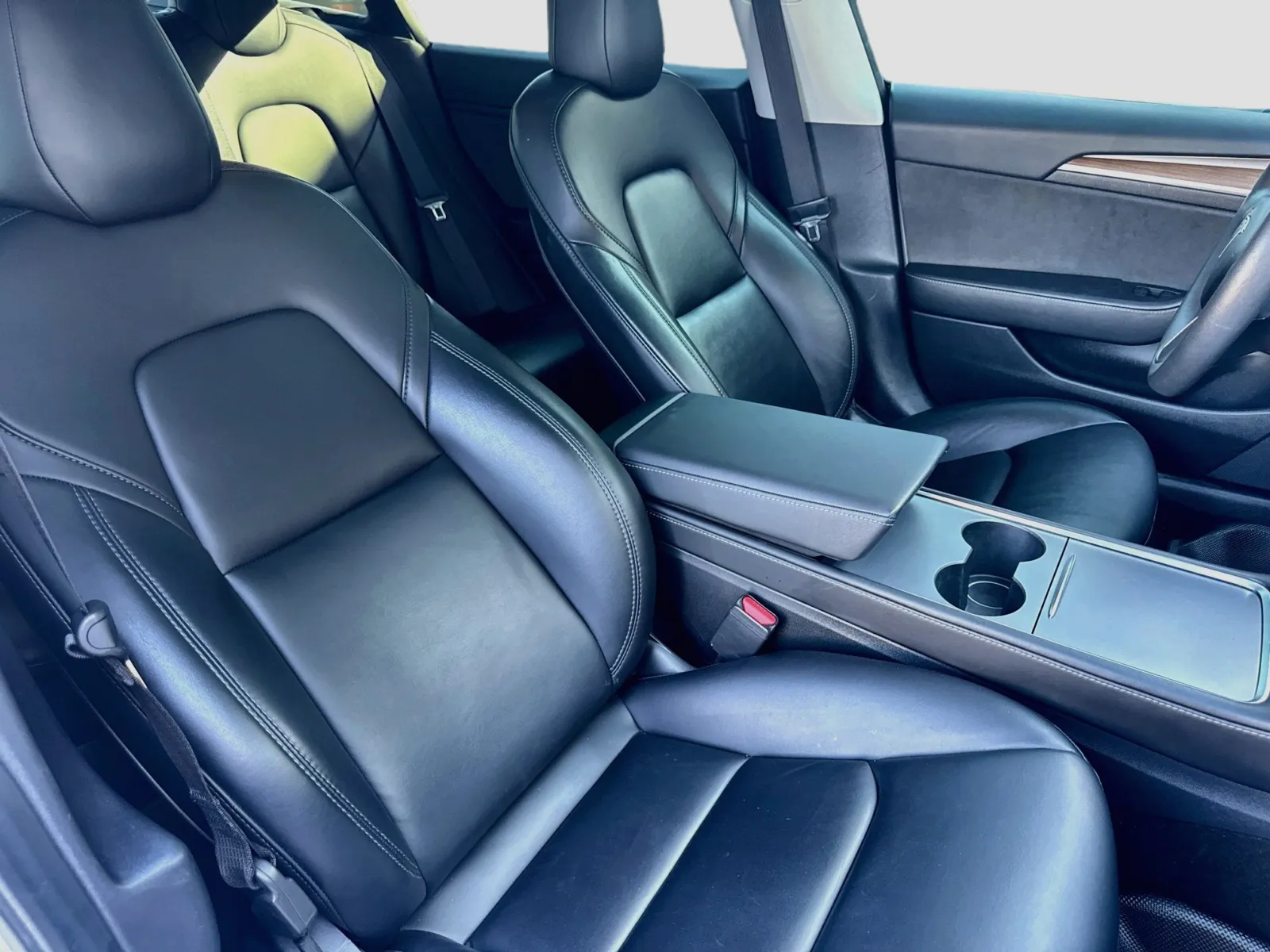 Tesla Model 3 photo 18