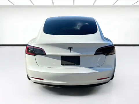 More photos of 2022 Tesla Model 3 at KarGenie, CA