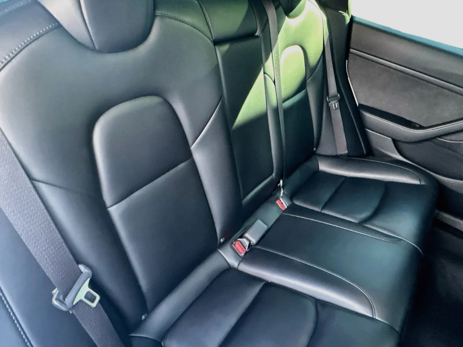 Tesla Model 3 photo 17