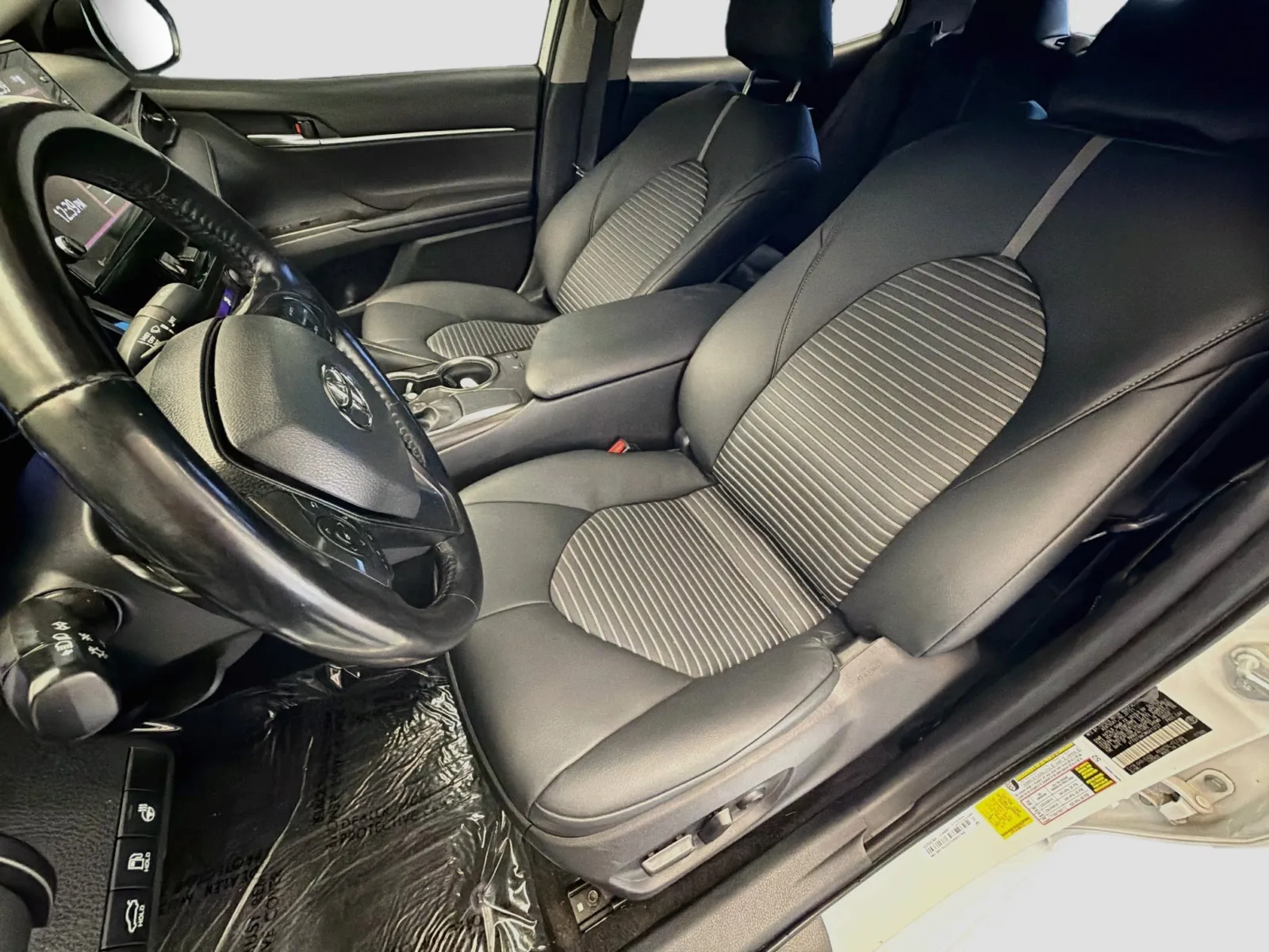 Toyota Camry photo 11