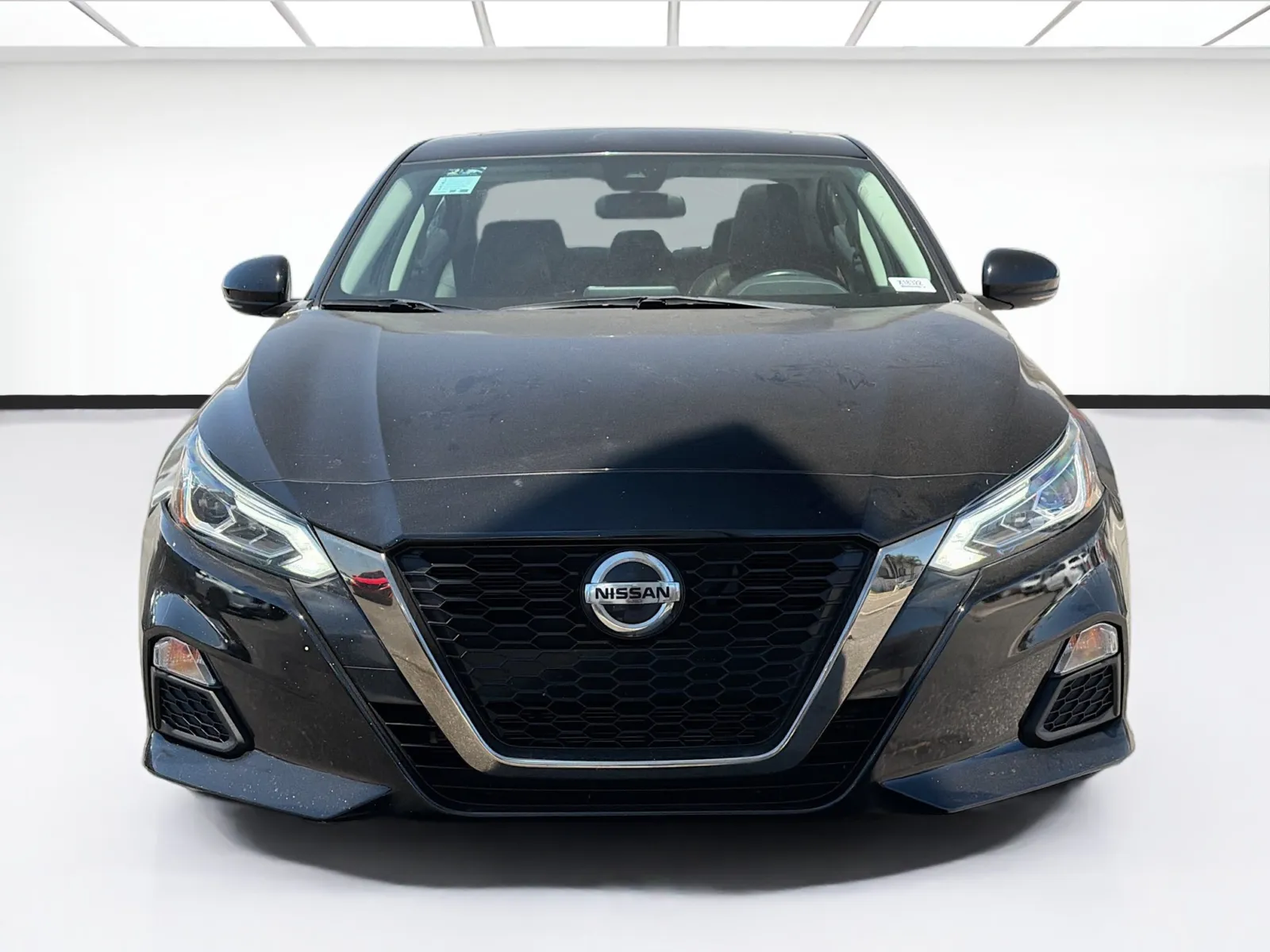 Nissan Altima photo 2