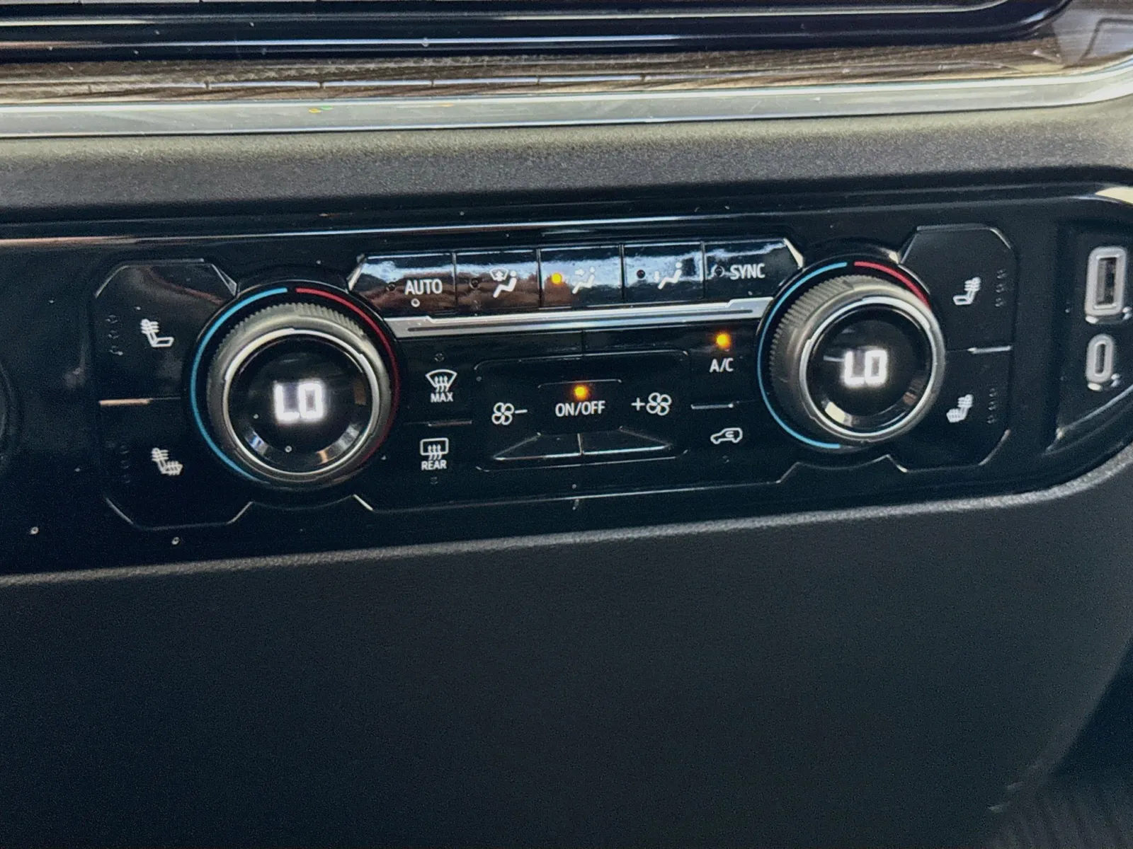 Chevrolet Silverado photo 12