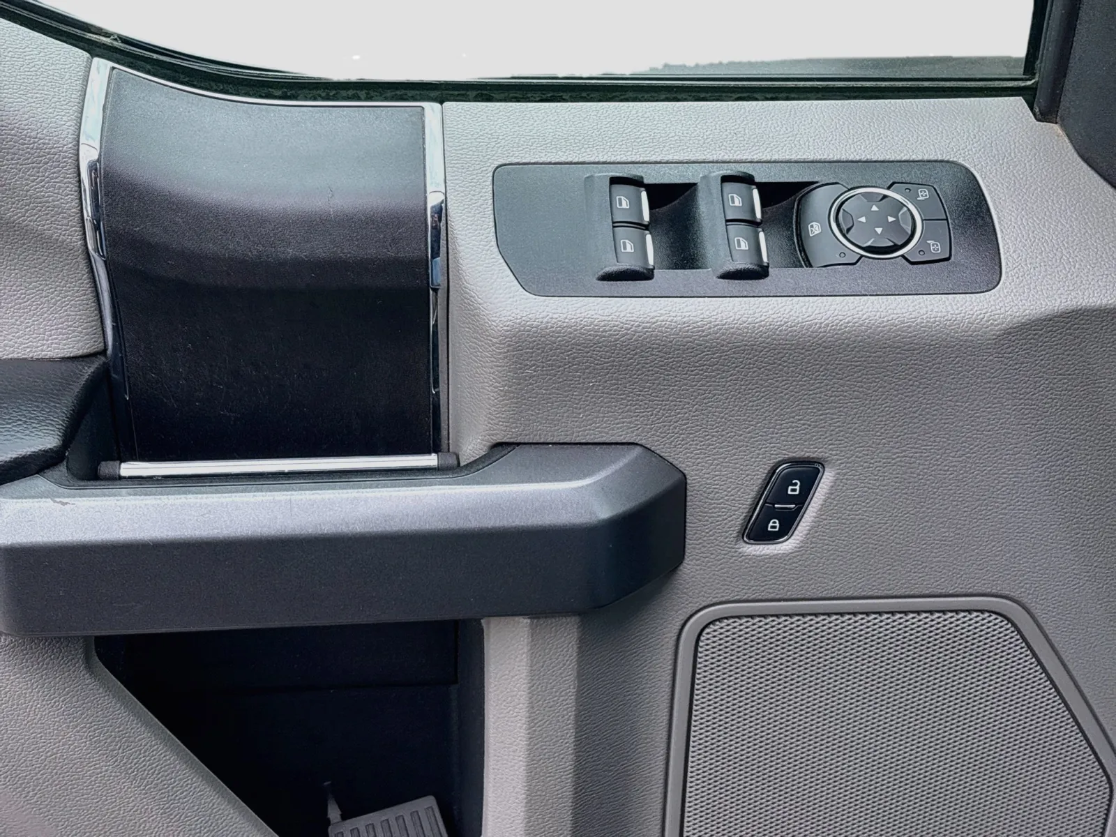 Ford F-150 photo 12