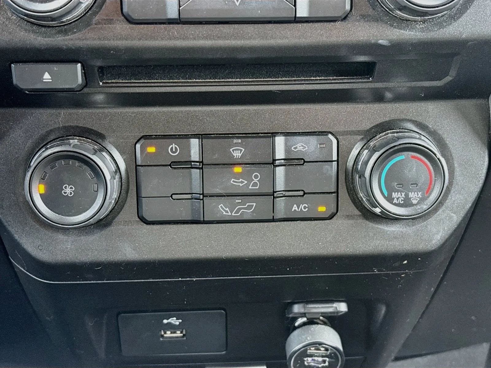 Ford F-150 photo 11