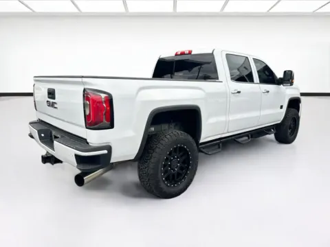 More photos of 2017 GMC Sierra 2500 HD Denali at KarGenie, CA