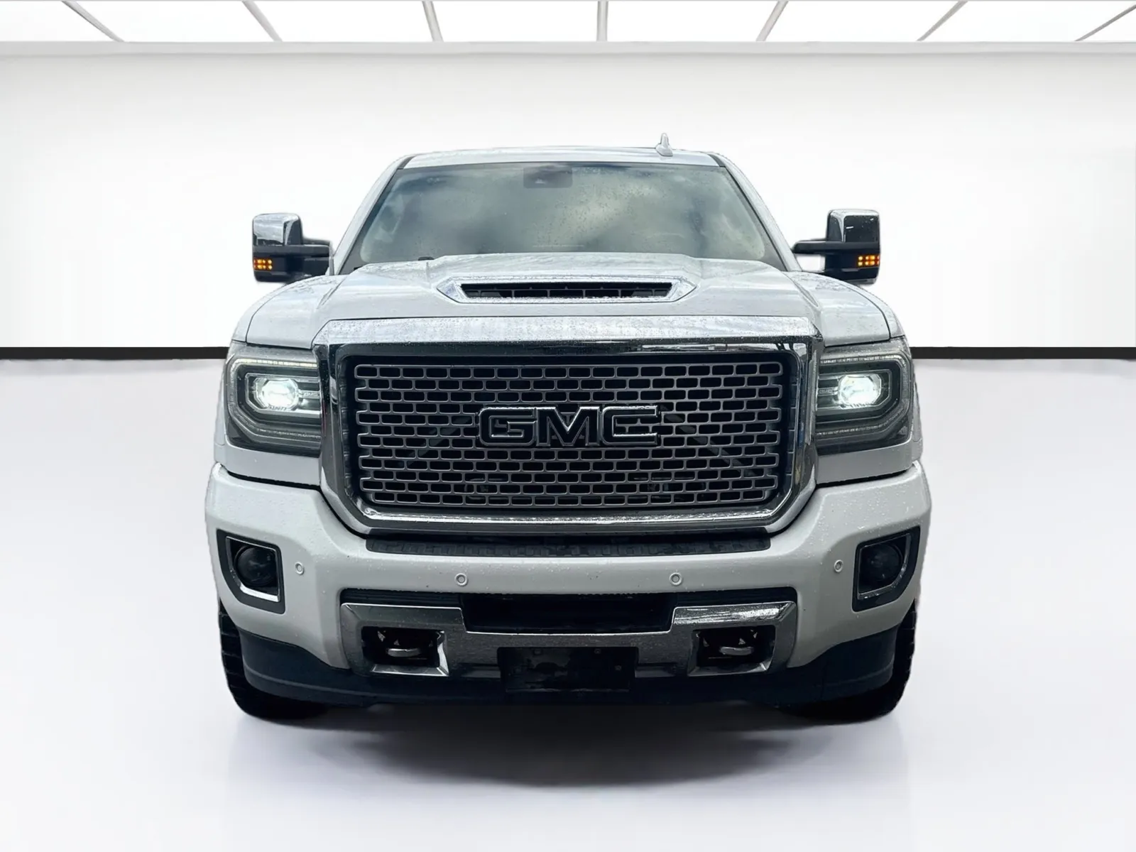 GMC Sierra photo 2