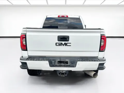 More photos of 2017 GMC Sierra 2500 HD Denali at KarGenie, CA