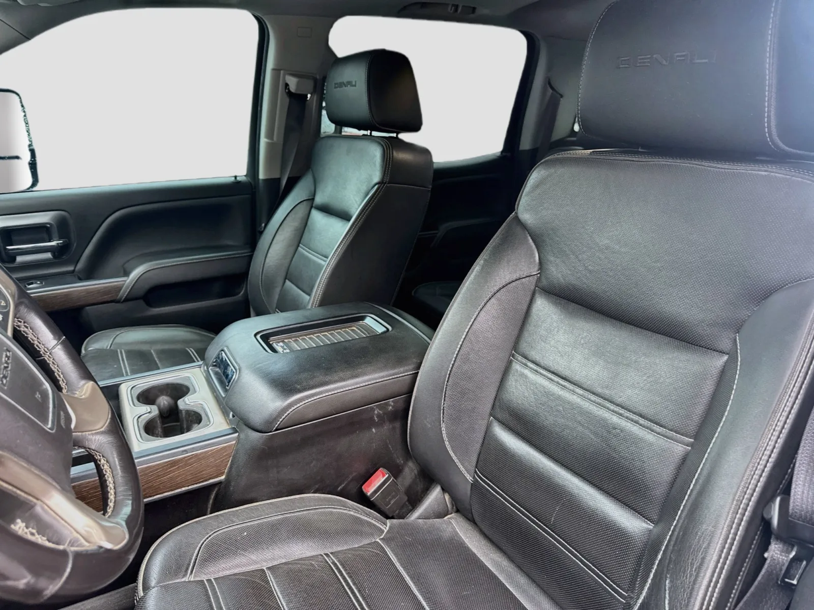 GMC Sierra photo 12