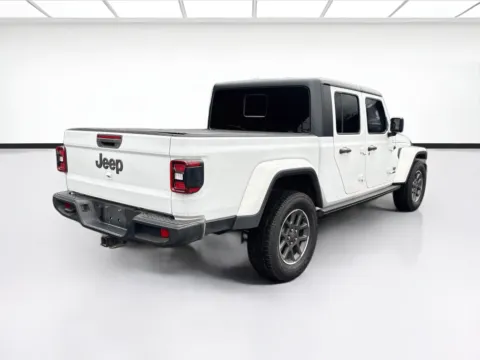 More photos of 2021 Jeep Gladiator Sport at KarGenie, CA