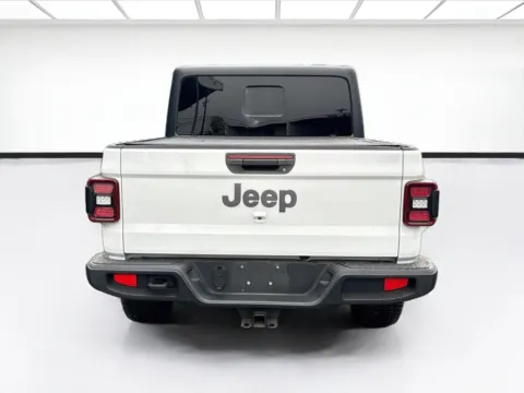 More photos of 2021 Jeep Gladiator Sport at KarGenie, CA