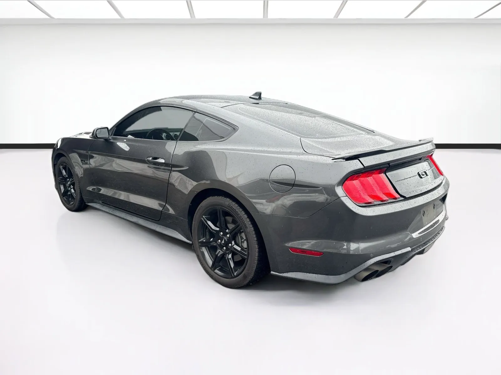 Ford Mustang photo 6