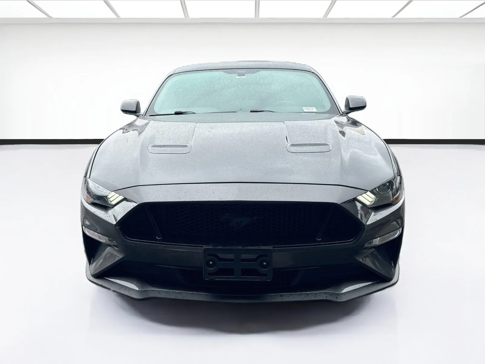 Ford Mustang photo 2