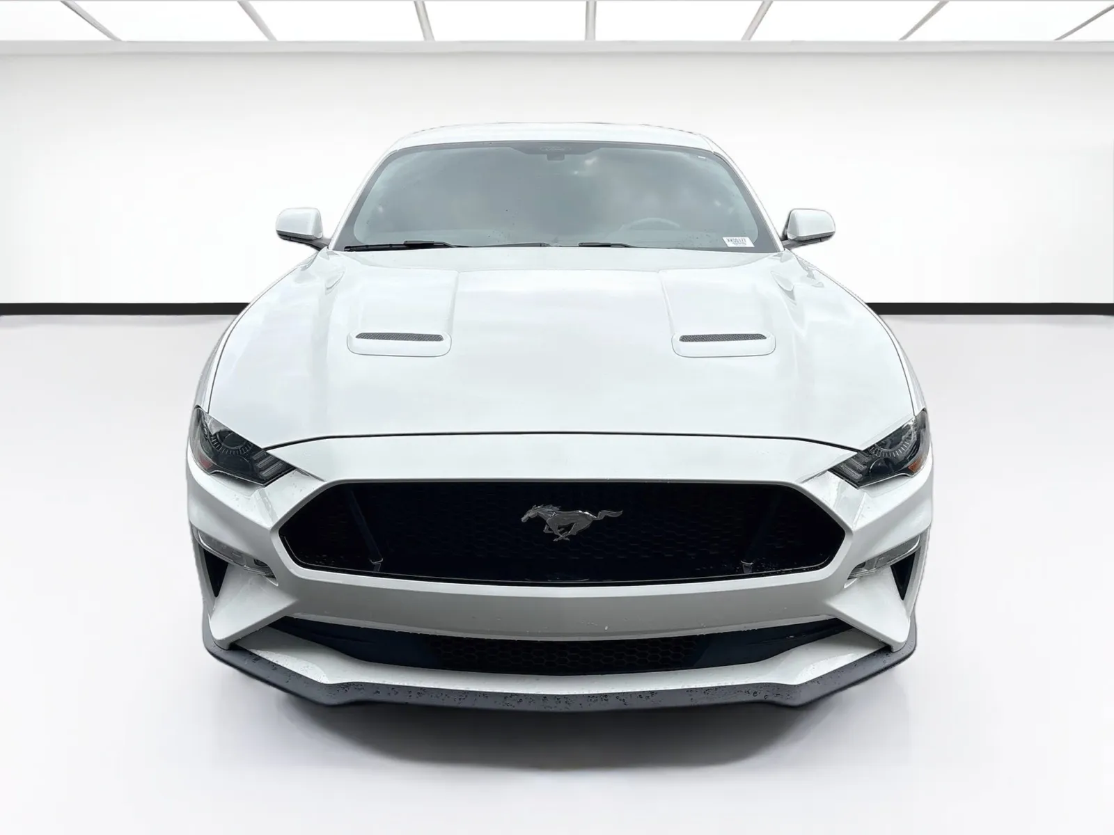 Ford Mustang photo 2