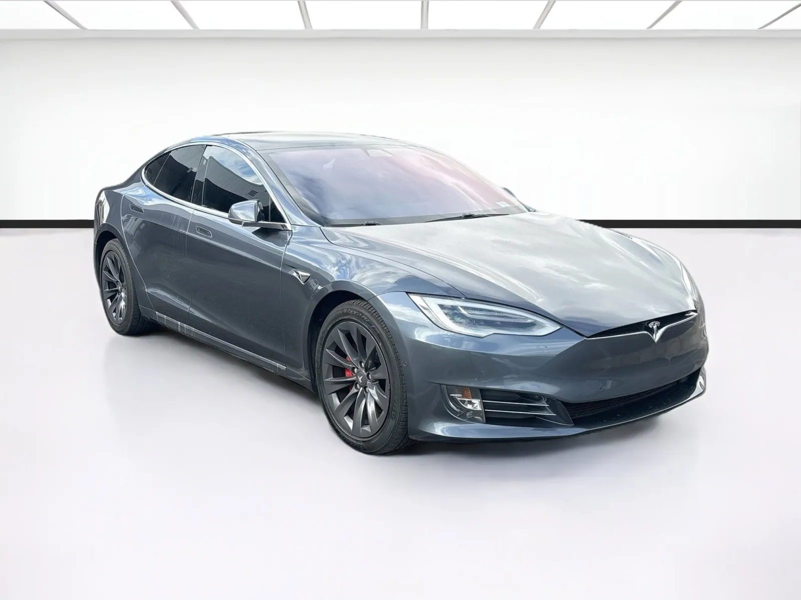 Tesla Model S photo 3