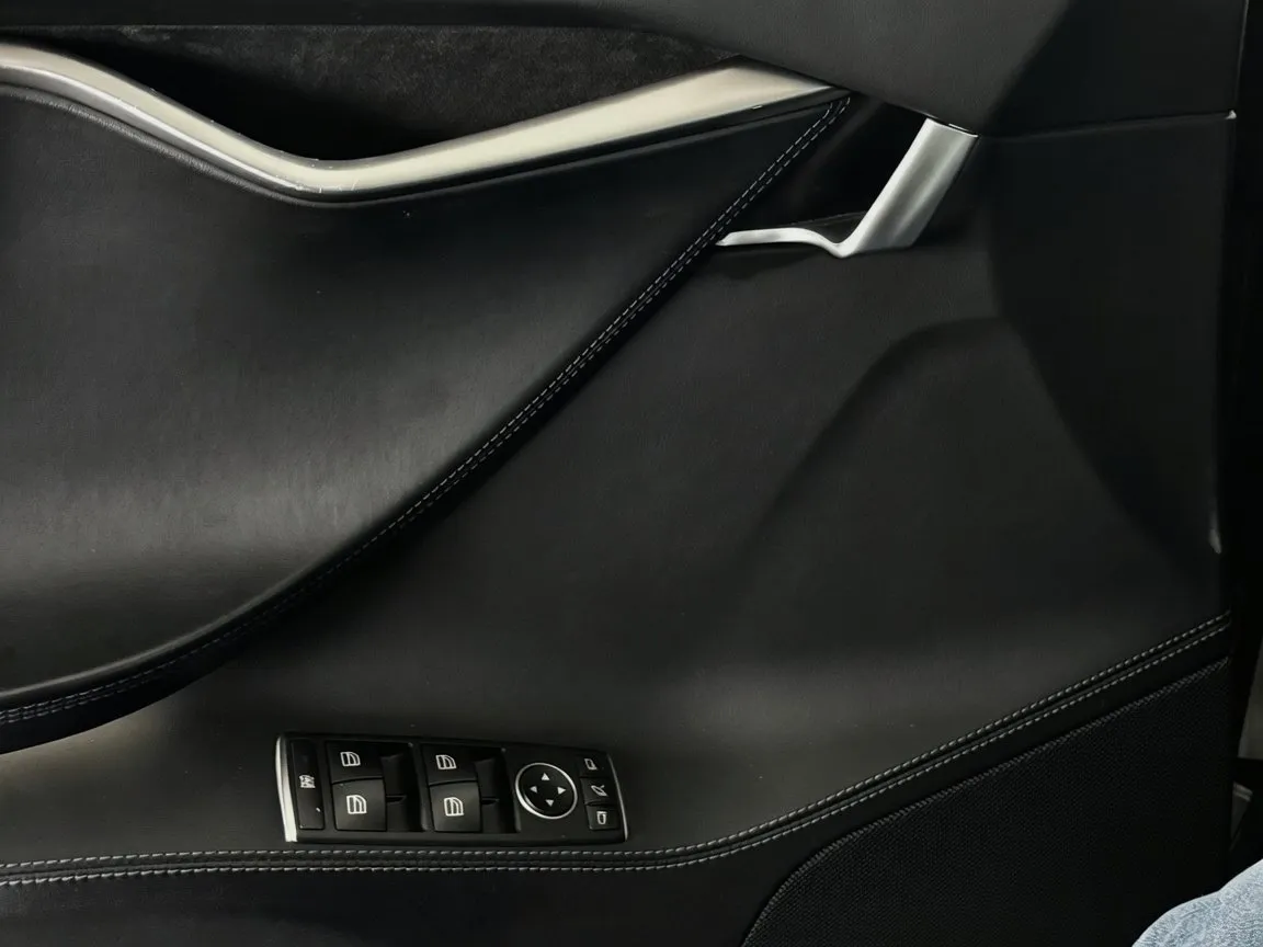 Tesla Model S photo 13