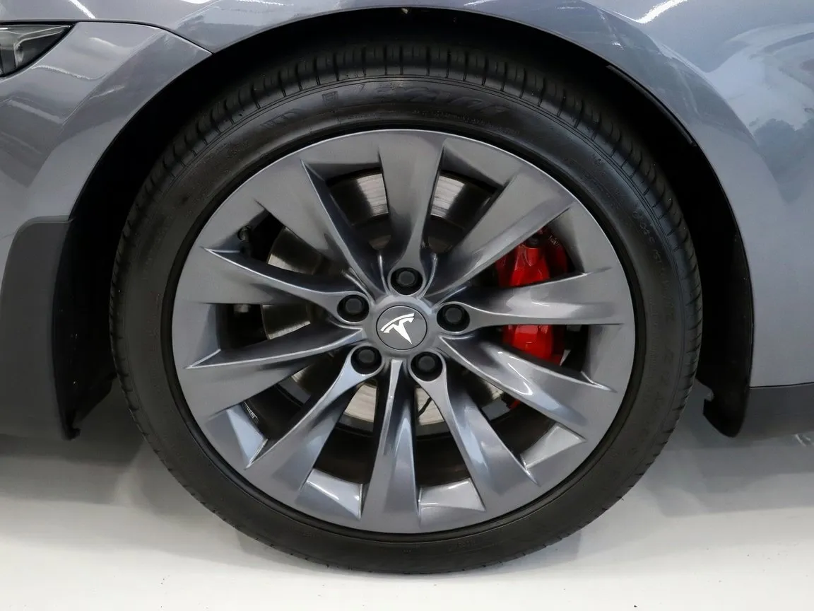 Tesla Model S photo 20
