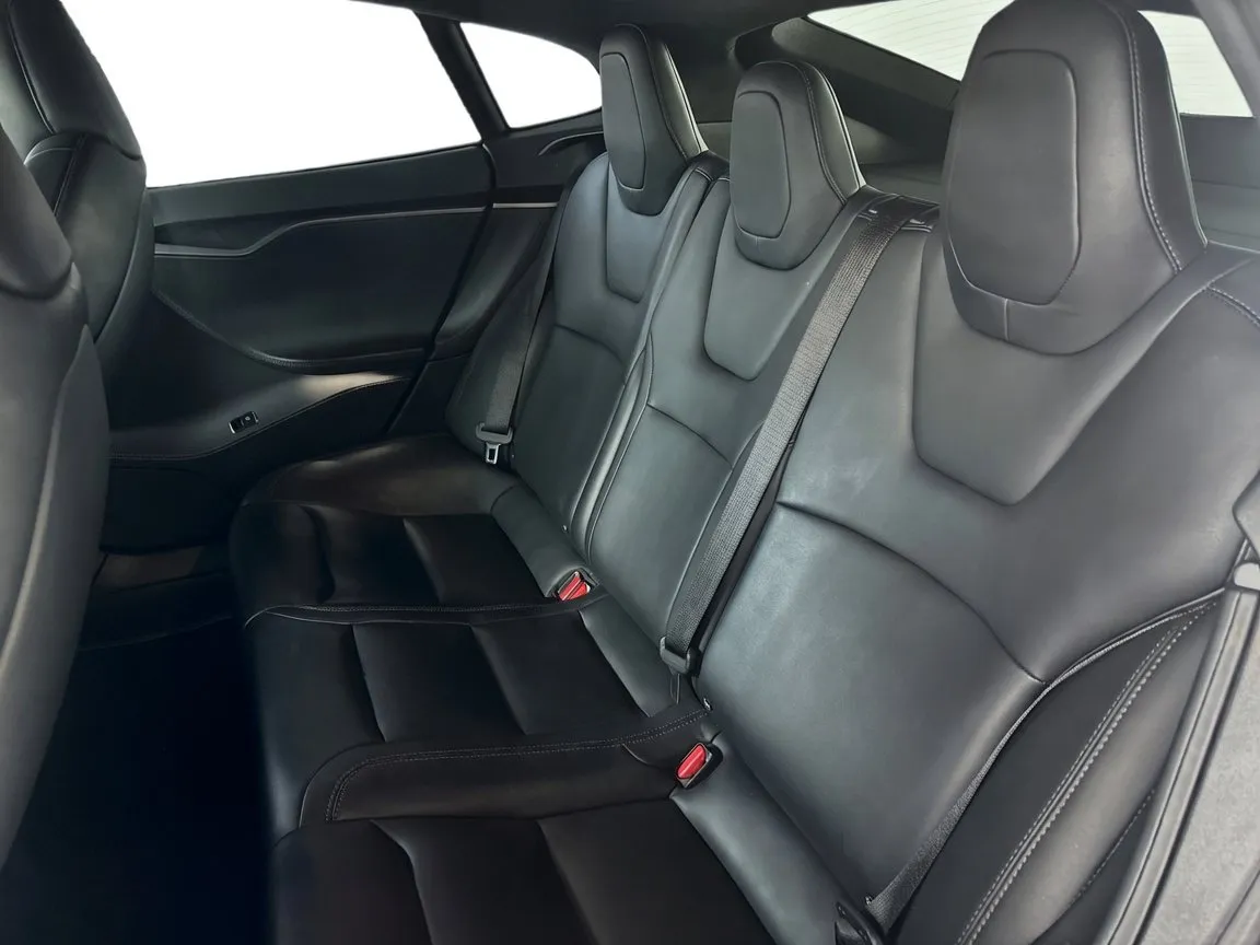 Tesla Model S photo 16