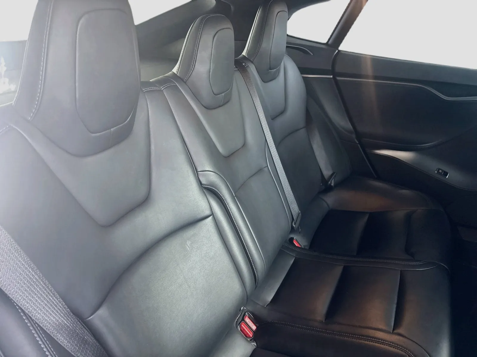 Tesla Model S photo 18