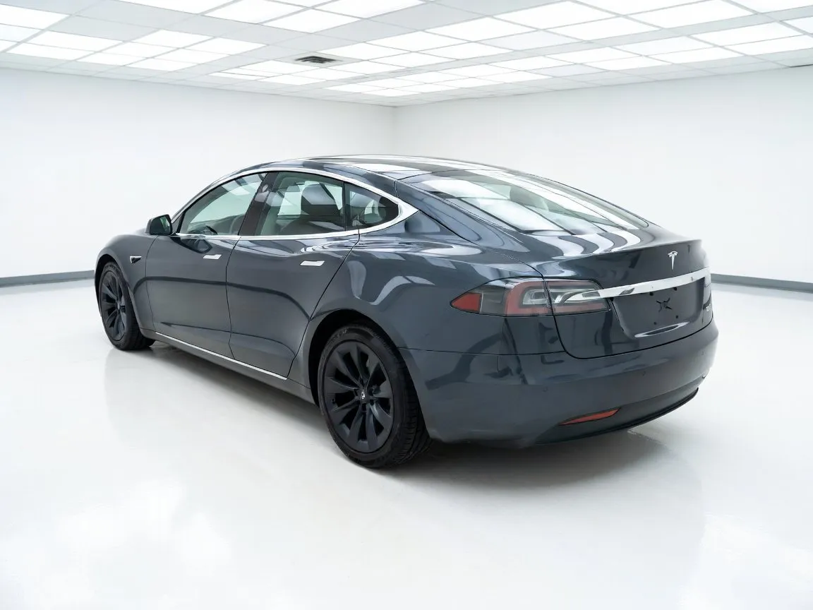 Tesla Model S photo 6