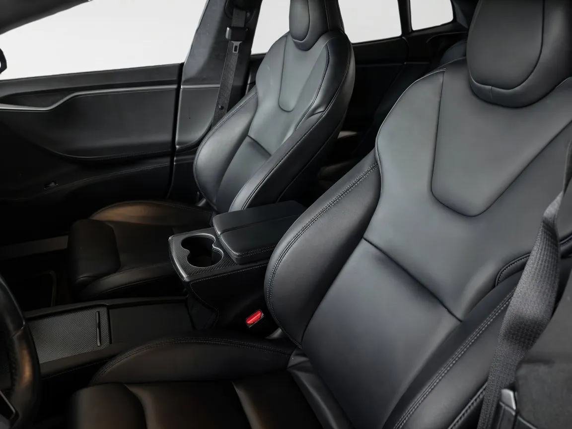 Tesla Model S photo 14