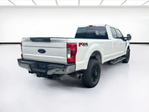 More photos of 2018 Ford Super Duty F-350 SRW Lariat at KarGenie, CA