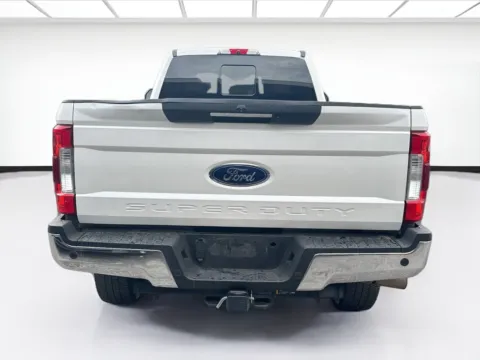 More photos of 2018 Ford Super Duty F-350 SRW Lariat at KarGenie, CA