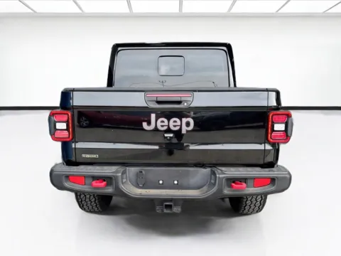 More photos of 2022 Jeep Gladiator Rubicon at KarGenie, CA