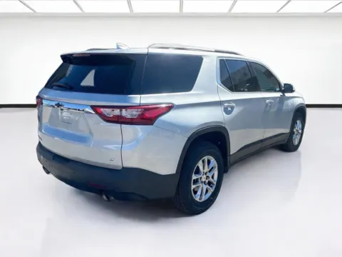 More photos of 2019 Chevrolet Traverse LT Cloth at KarGenie, CA