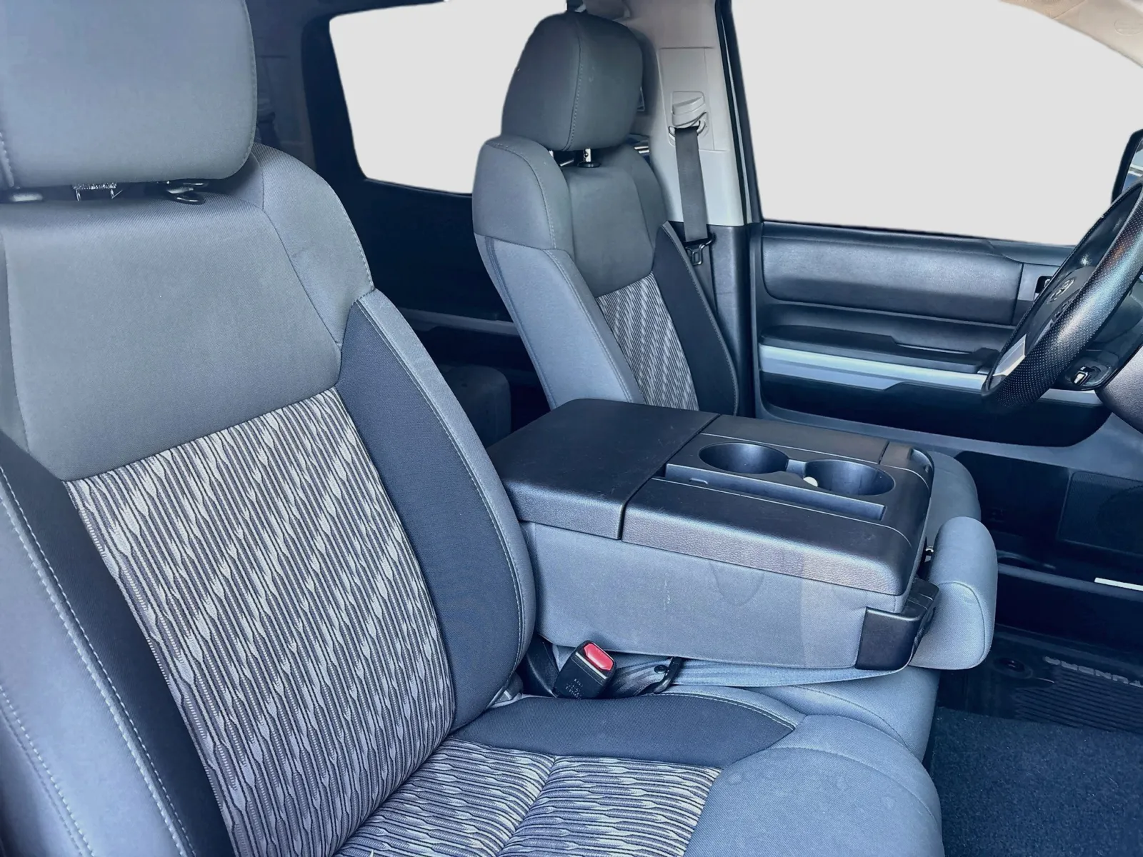 Toyota Tundra photo 16