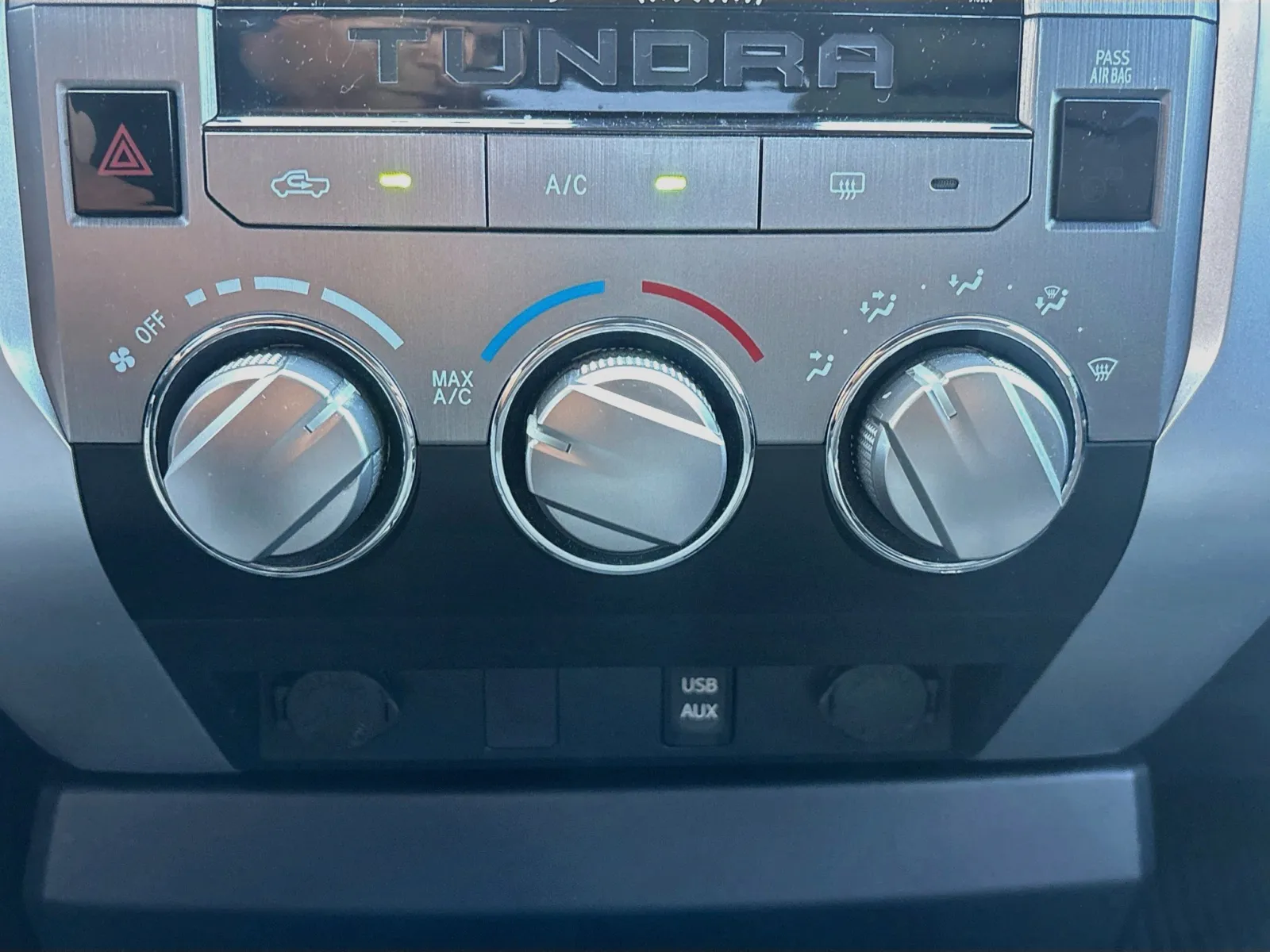 Toyota Tundra photo 11