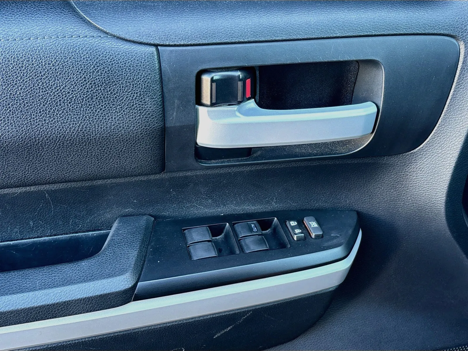 Toyota Tundra photo 19