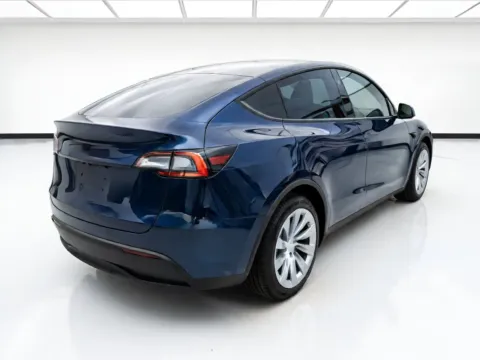 More photos of 2024 Tesla Model Y Long Range at KarGenie, CA