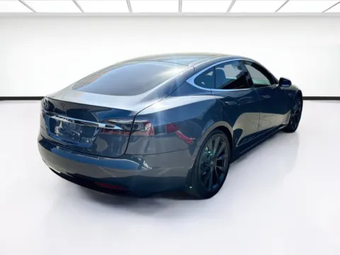More photos of 2018 Tesla Model S 75D at KarGenie, CA