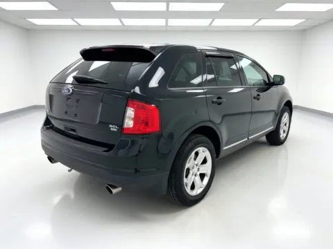 More photos of 2014 Ford Edge SEL at KarGenie, CA