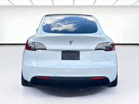 More photos of 2022 Tesla Model Y Long Range at KarGenie, CA