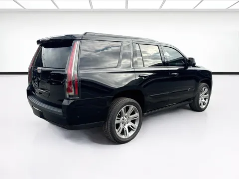 More photos of 2019 Cadillac Escalade Premium Luxury at KarGenie, CA