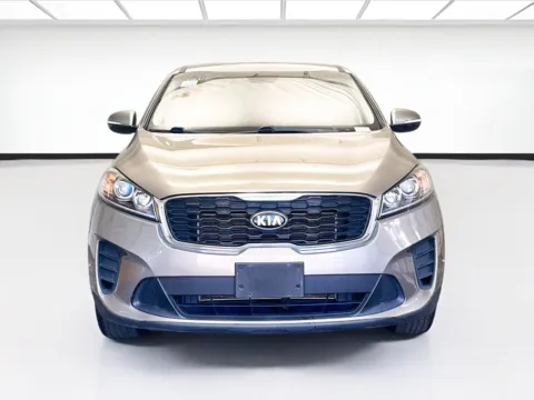 Photos of 2019 Kia Sorento LX for sale in Montclair, CA at KarGenie