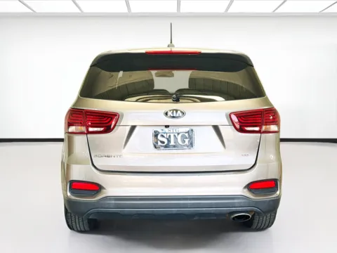 More photos of 2019 Kia Sorento LX at KarGenie, CA
