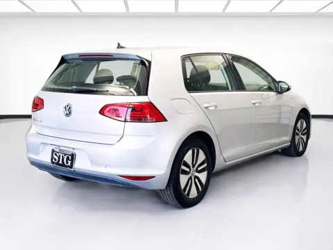 More photos of 2016 Volkswagen e-Golf SE at KarGenie, CA