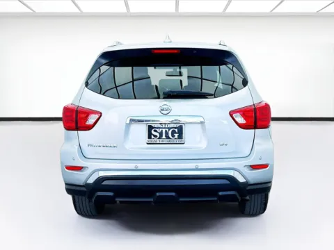 More photos of 2019 Nissan Pathfinder SV at KarGenie, CA