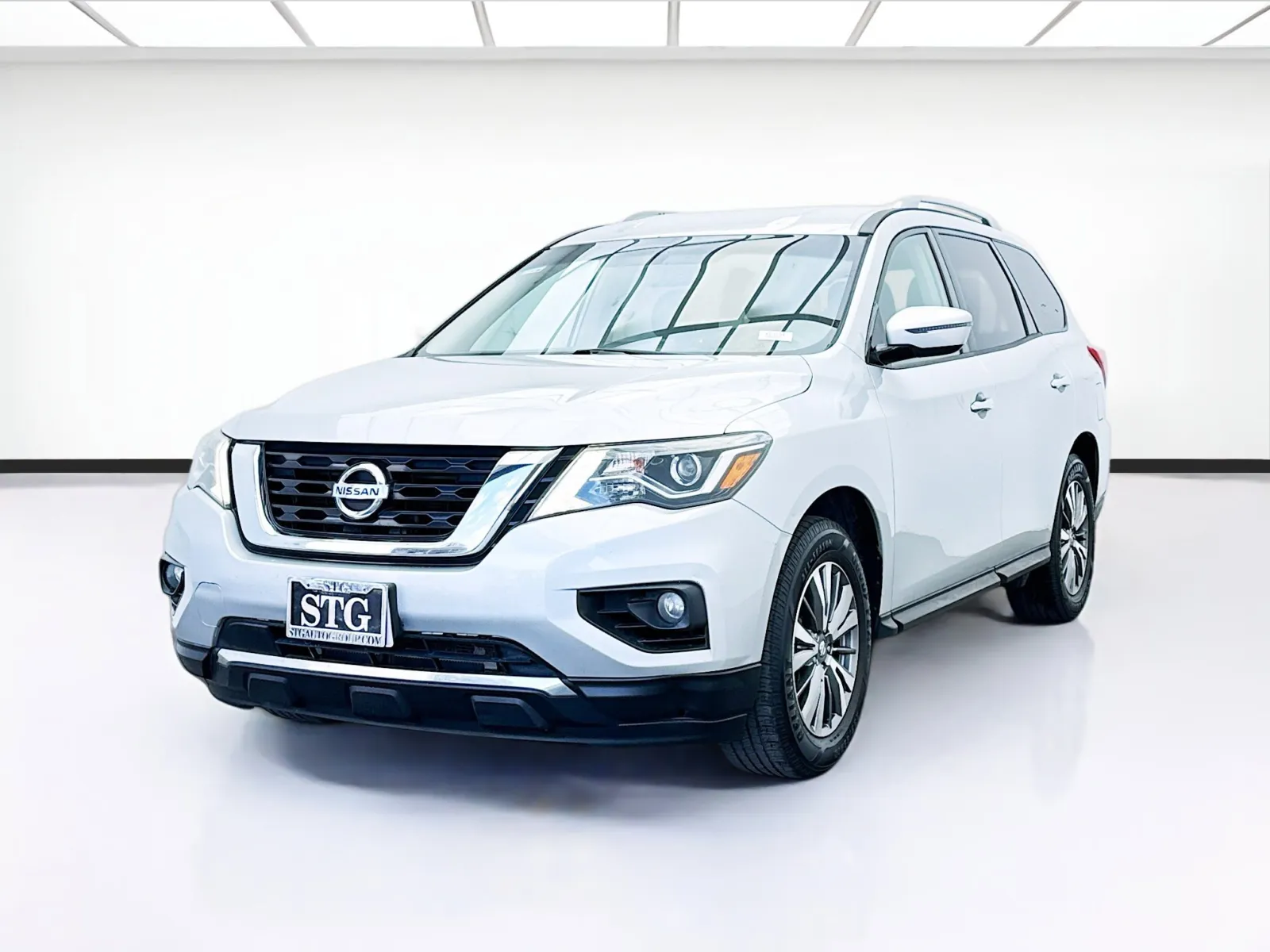 Silver 2019 Nissan Pathfinder SV for sale in Montclair, CA